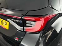 TOYOTA Yaris Photo 16