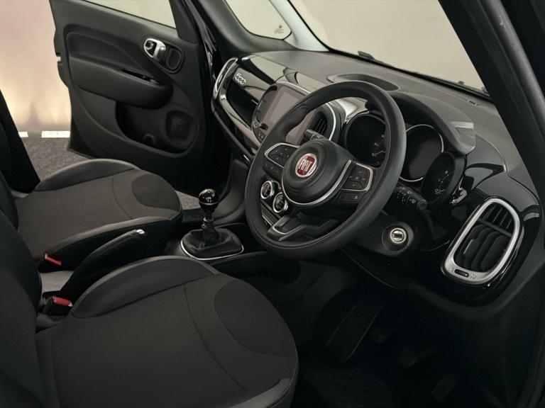 FIAT 500L Photo bsapi-0fe2970fc2792960d9715c4c553eb11349b1cf39.jpg