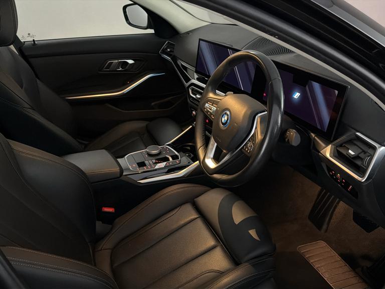 BMW 3 Series Photo bsapi-0feaf70f1d8b2c6d76e77d26e828194b41f618df.jpg