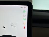 TESLA Model 3 Photo 32