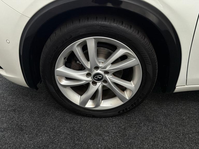 INFINITI Q30 Photo bsapi-10e3995d35e4489edcaad6dedd9c7b445dc4df23.jpg