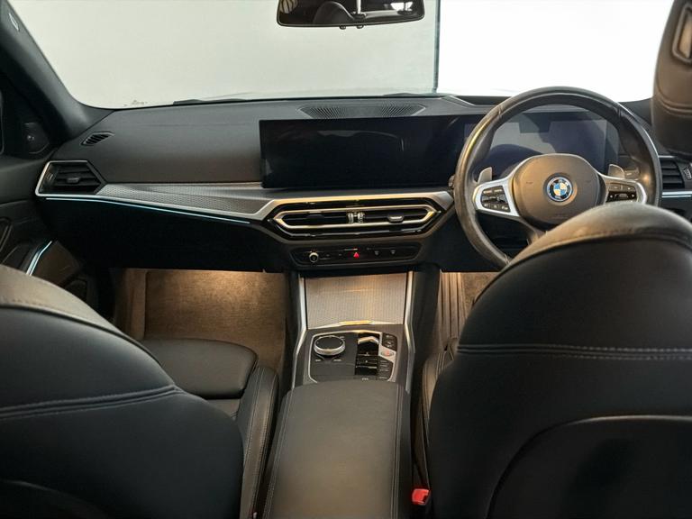 BMW 3 Series Photo bsapi-10e7428d9f76c1d4c675114466dc9b10ecaf39a4.jpg