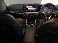 BMW 3 Series Photo 10