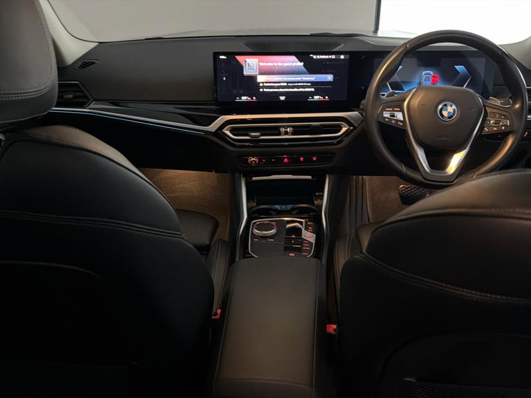 BMW 3 Series Photo bsapi-1120833b0b50665c05f4455134e780d34348c867.jpg