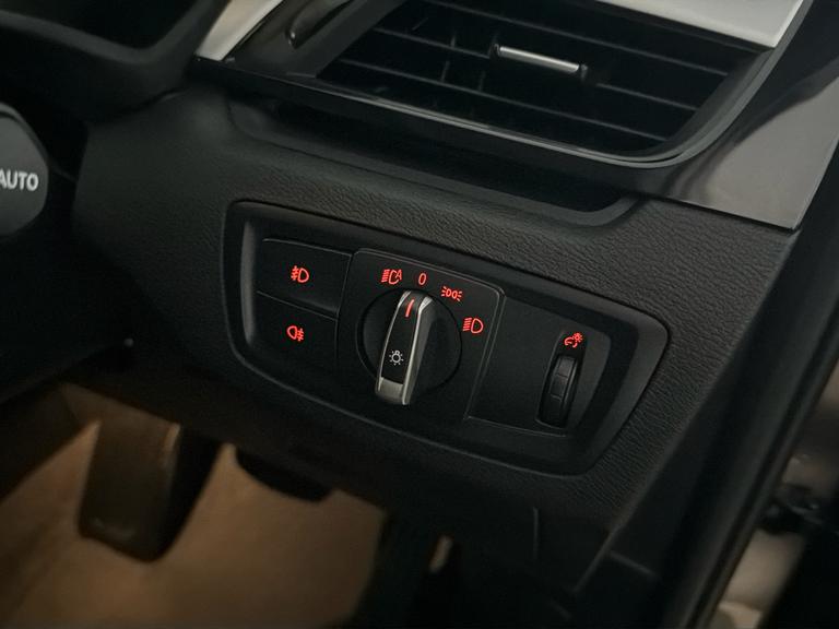 BMW X1 Photo bsapi-11b3d5db07babd0de16b57213478763a5113e4c4.jpg