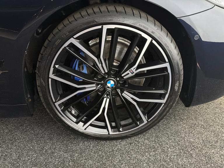 BMW 5 Series Photo bsapi-11d8999987ae657f56182f71d8b94ceaca4b576b.jpg