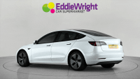 TESLA Model 3 Photo 4