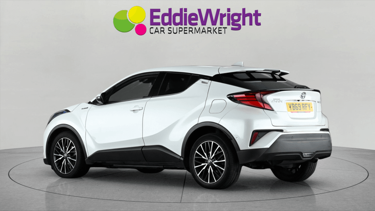 TOYOTA C-Hr Photo bsapi-129ad15f542e94a22cf32fc7ce41a4fa11cbb60a.jpg