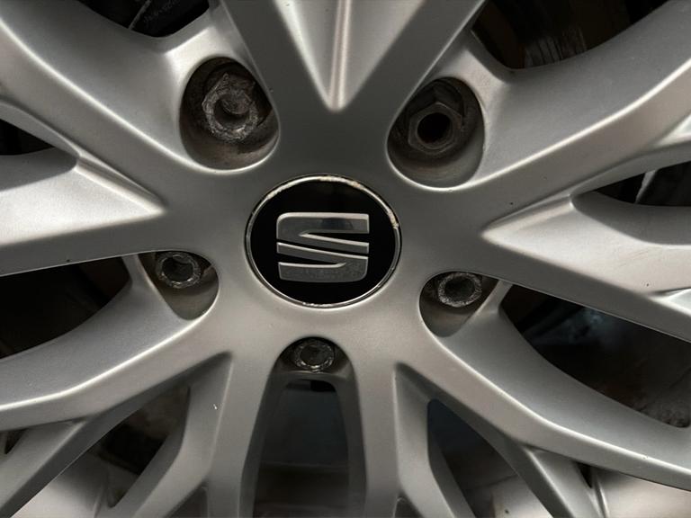 SEAT LEON Photo bsapi-129ddd980aab14a561e9d83e165cdcc9eef969f8.jpg