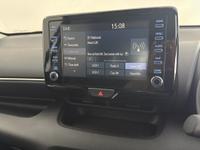 TOYOTA Yaris Photo 9