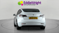 TESLA Model 3 Photo 5