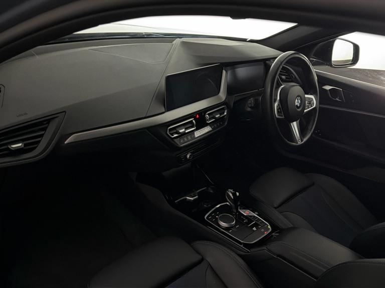 BMW 1 Series Photo bsapi-1385f9c975cb0070247d8162f896c4e8560981a4.jpg