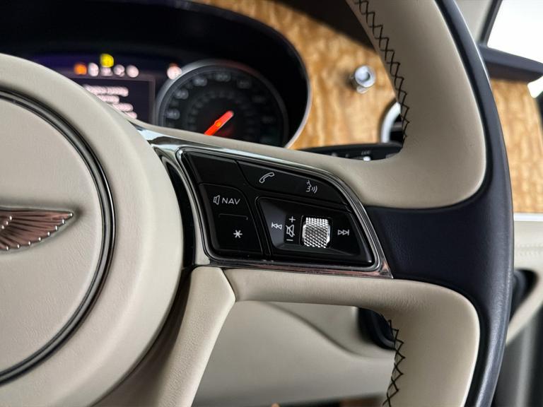 Bentley BENTAYGA Photo bsapi-13e80ea9bf6079a56487cac4d2d5dd35f94fde8d.jpg