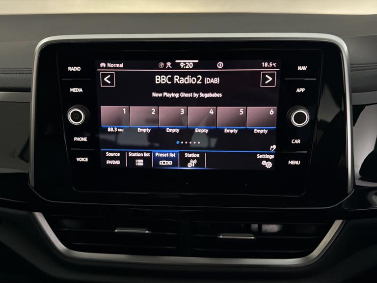 VOLKSWAGEN T-ROC Photo bsapi-142280adc8a0175f297461cd9ad83982fe09d999.jpg