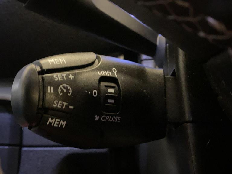 Vauxhall VIVARO LIFE Photo bsapi-14c8415c6f0b355db4ed30ed5f15e176b61b7a29.jpg