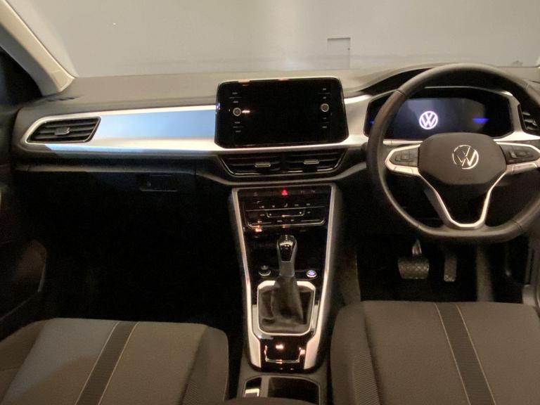 Volkswagen T-ROC Photo bsapi-15201b089032183828d12c00c5769427390df9cd.jpg