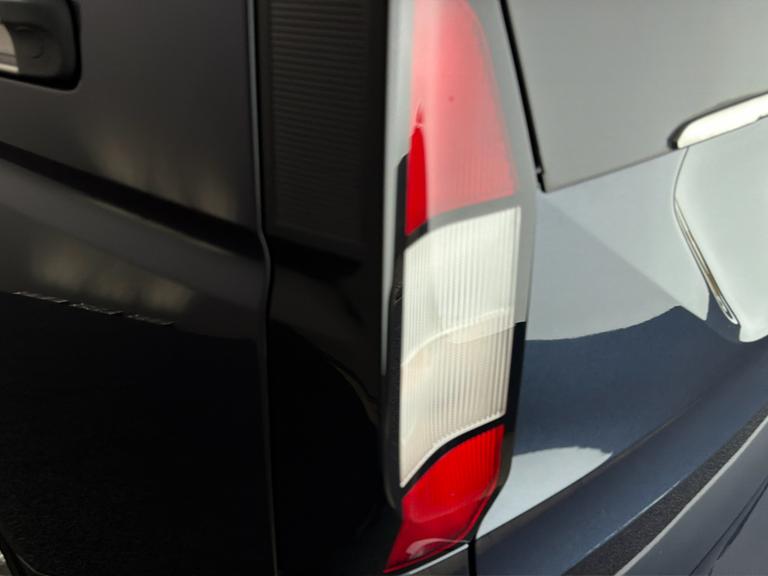 FORD Tourneo Connect Photo bsapi-153e5137e4173612a0eda493d5ce940585956d34.jpg