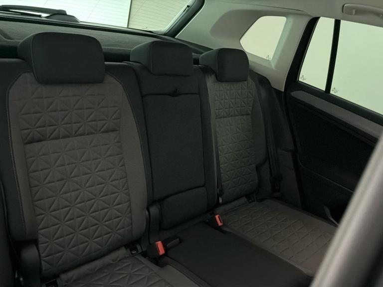 VOLKSWAGEN Tiguan Photo bsapi-1551b54adca1e90d99805a047afdba3892cd723d.jpg