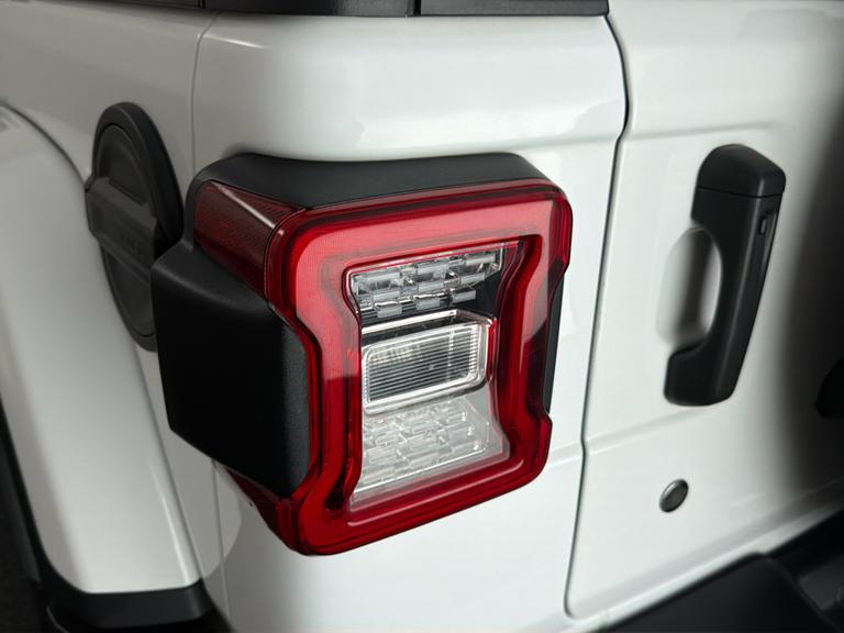 JEEP Wrangler Photo bsapi-1552c91dd40be0417172bf73df1dcc33d3a16f62.jpg