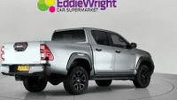 TOYOTA HILUX Photo 6