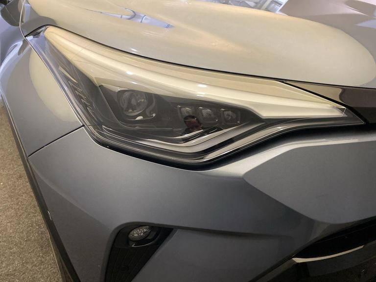 TOYOTA C-HR Photo bsapi-1691b1d322be10fa4b8860ddaa53d04a9bc2c7ff.jpg