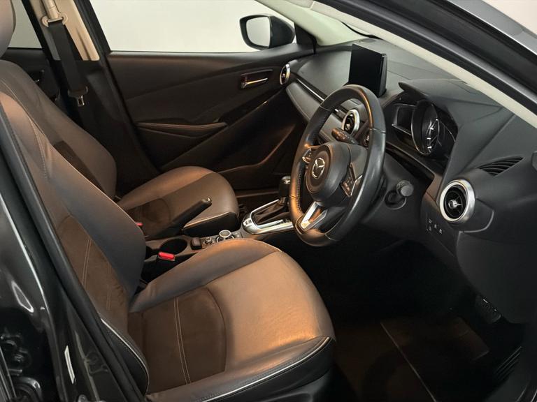 MAZDA Mazda2 Photo bsapi-173ea06b492354f52dbfb037855b54e0483894e2.jpg
