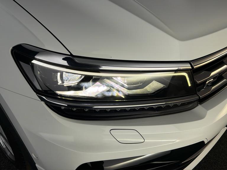 Volkswagen Tiguan Photo bsapi-17e93fe79e771fa122a3e178038f51633191b450.jpg