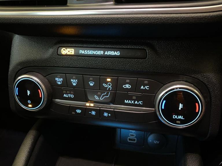 Ford KUGA Photo bsapi-18db7dc42f214fcd4bbd39e68b65607c159791e8.jpg