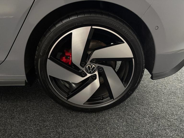 Volkswagen GOLF Photo bsapi-19403bc378be23c66f8b8891c4956a6cb37afa84.jpg