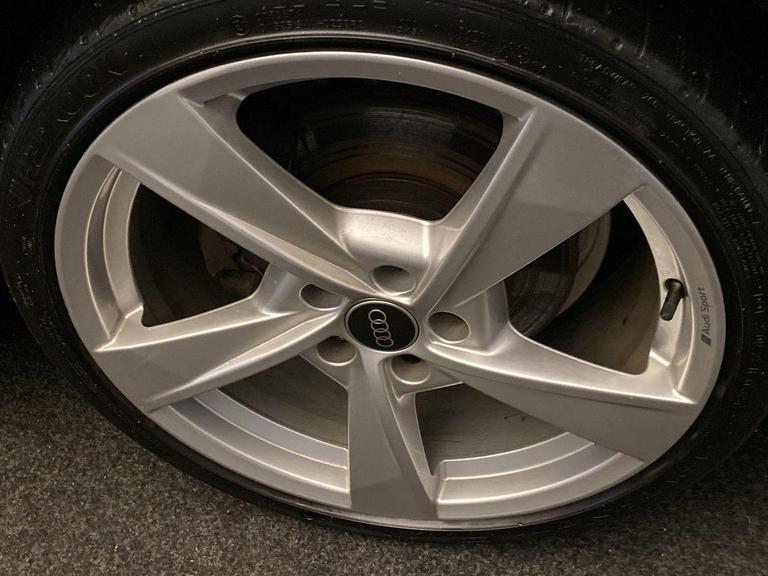 Audi A4 AVANT Photo bsapi-19bc8cd333853e68563d9891421bfec5bb5931f6.jpg