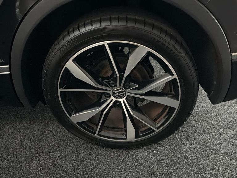Volkswagen Tiguan Photo bsapi-19c2c611025c356d4b6126c365efdf8ba60728bf.jpg