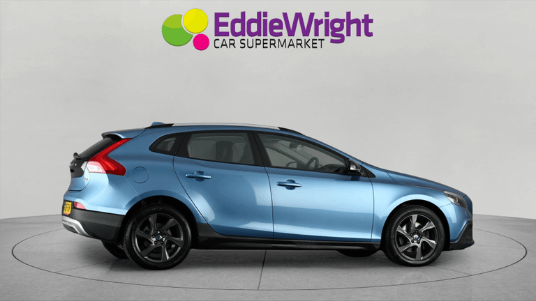 VOLVO V40 Photo bsapi-1a11263cf291bf1d545046b38787fcc3b8e77a2c.jpg