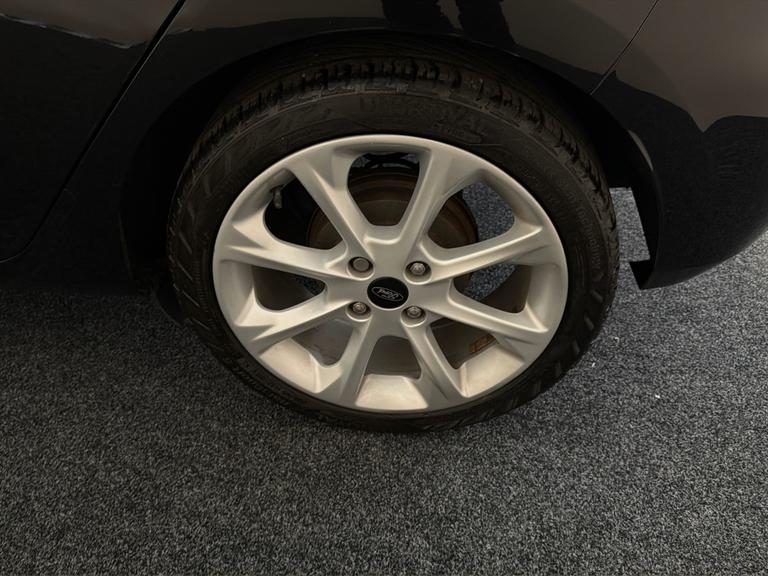 FORD Fiesta Photo bsapi-1a24ee518eebb6f41d6c735af33d0e7a6b9667b5.jpg