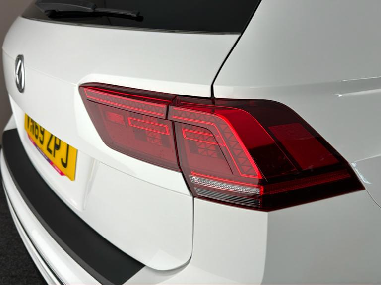 Volkswagen Tiguan Photo bsapi-1b147d5283b124528401fcf1f18ae2b8bf233b15.jpg