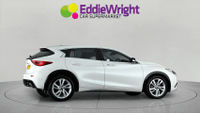 INFINITI Q30 Photo 7
