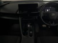 TOYOTA C-HR Photo 10