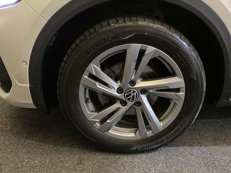 Volkswagen T-ROC Photo bsapi-1c6f48f23c644999a901a1a84fb2c0f874acc947.jpg