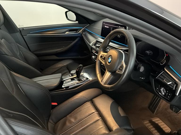 BMW 5 Series Photo bsapi-1dad67a97e993bb690c4034448061d05aa357317.jpg