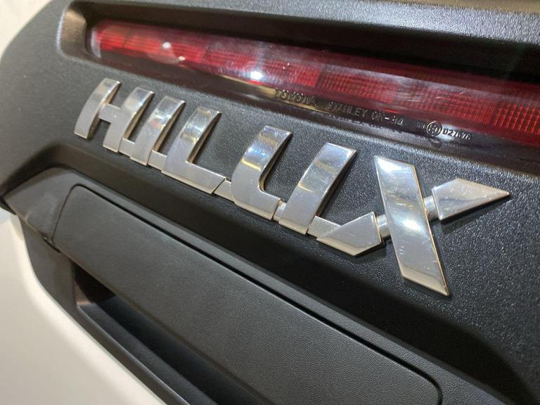 Toyota HILUX Photo bsapi-1de4df3b476733a9ccaa1624821a4f8092497e23.jpg