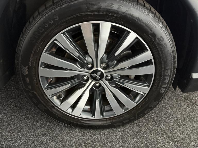MITSUBISHI Outlander Photo bsapi-1f48fd3dbc516e60ec813477c007fae10fb27f7b.jpg