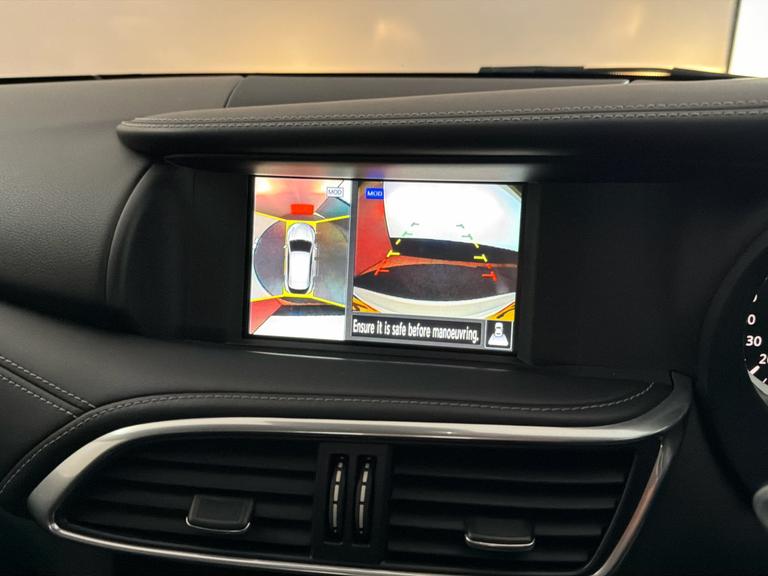 INFINITI Q30 Photo bsapi-20155f016a128eb6198012faefc4492b79ac6fd0.jpg