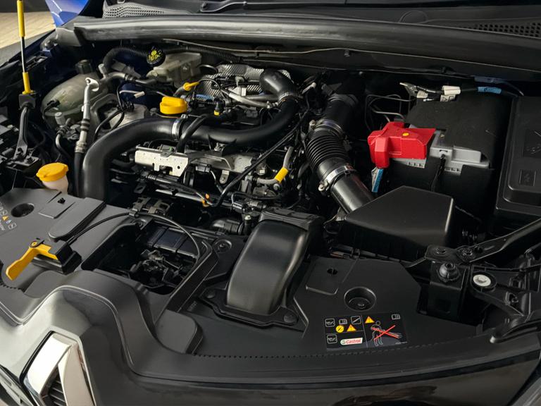 Renault Captur Photo bsapi-203f94bfba4aec45c99ab02b2fa267154c18b0f6.jpg