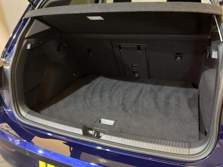 Volkswagen GOLF Photo bsapi-208405b134dea09f6d56be42f94bc52e3f8c975b.jpg