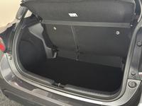 TOYOTA Yaris Photo 12