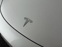 TESLA Model 3 Photo 19
