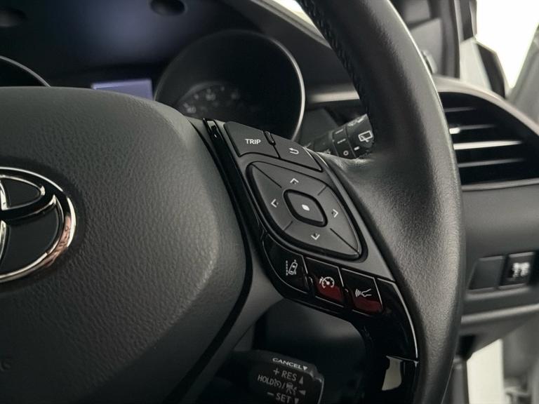 Toyota C-HR Photo bsapi-21f4d4853444bc15b41f9d0c37378601ecc867f1.jpg
