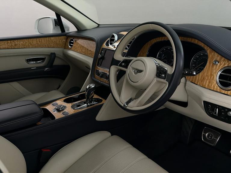 Bentley BENTAYGA Photo bsapi-22b6eadd42eb8d4079536a89a095245888d7efc4.jpg