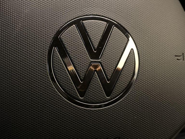 Volkswagen GOLF Photo bsapi-232e0209816957a192b881a680d7009ff1b91d41.jpg