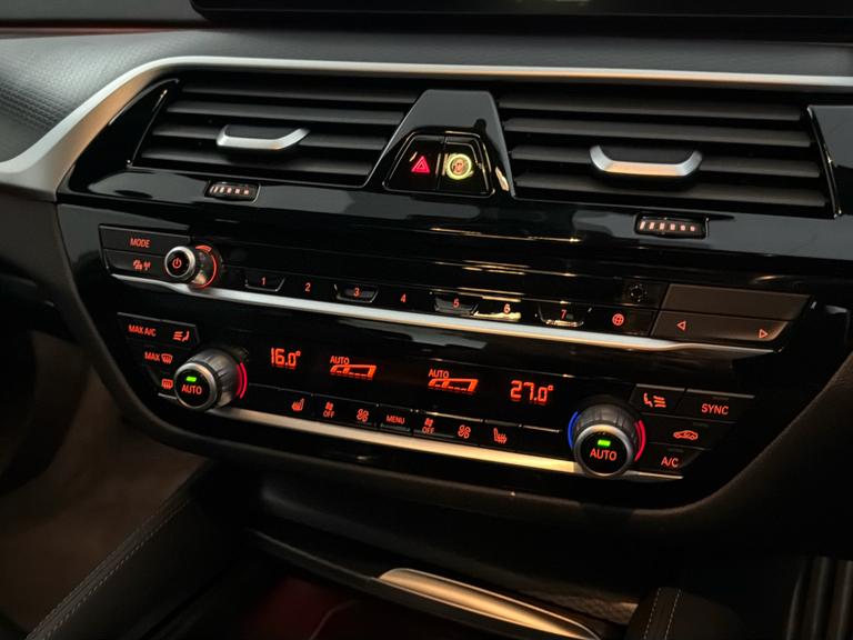 BMW 5 Series Photo bsapi-23c5df1f698d3f5252b67305ec5b01bd7838fd02.jpg