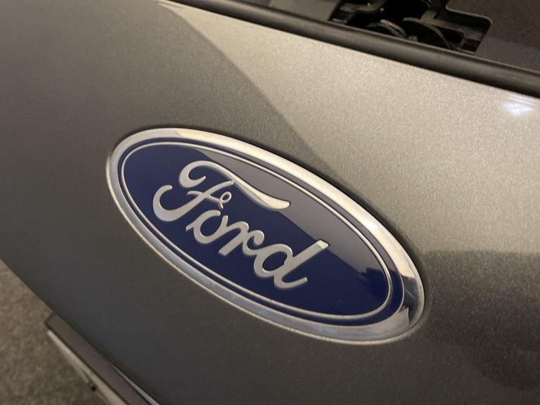 Ford KUGA Photo bsapi-25038218af03d61e3875bd339102dc3dfa69bc82.jpg